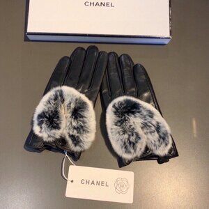 Chanel plush thermal gloves
